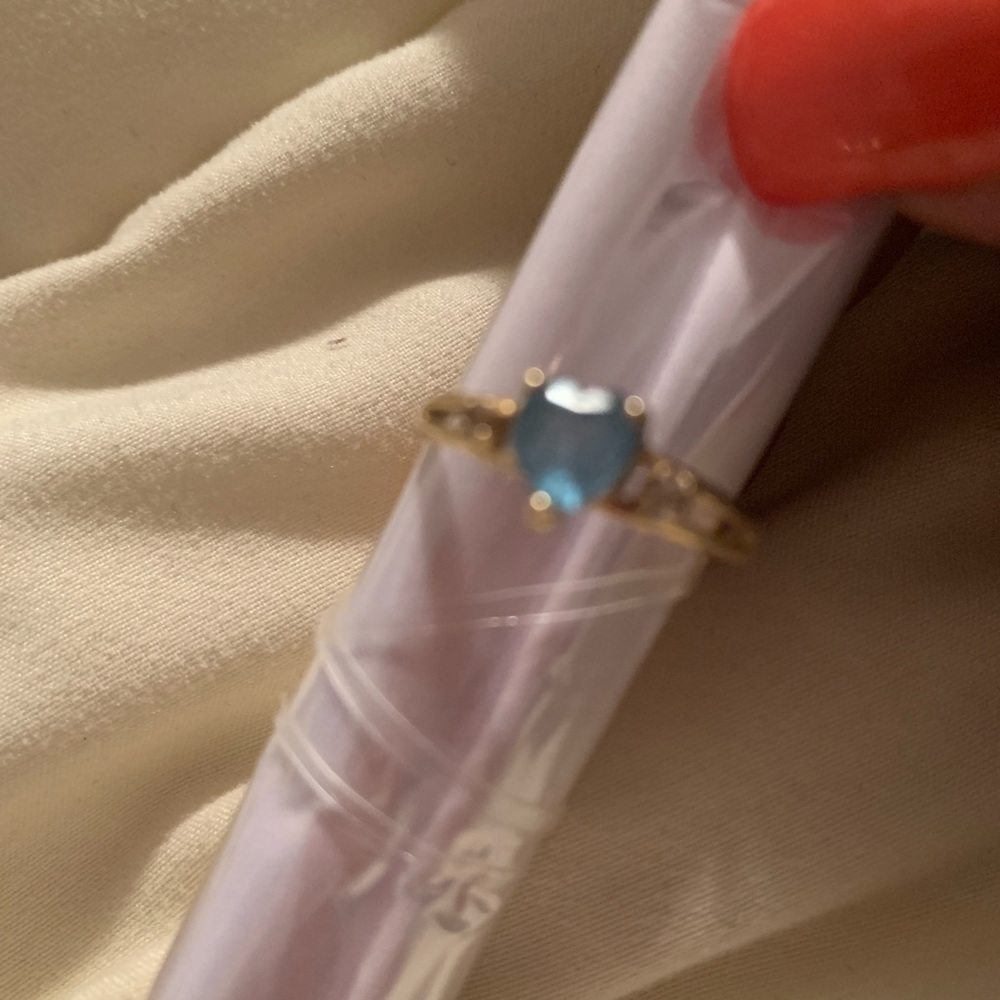Beautiful light blue 14k heart ring - Picture 3 of 5
